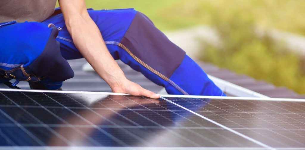 installing rooftop solar power system